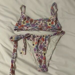 Frankie’s Bikinis set